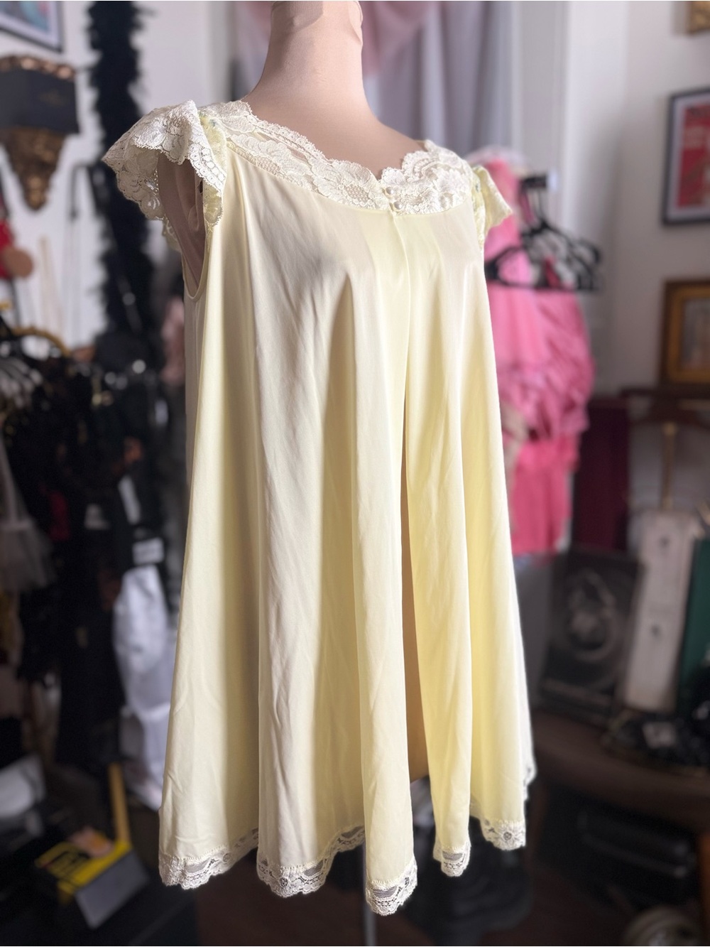 Vintage 1960’s 1970’s Pastel Yellow Babydoll Bed Jacket Robe Dressing Gown - Picture 3 of 6